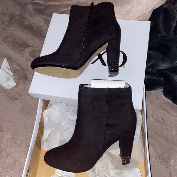 XOXO black faux suede silver glitter on heels size 10 NIB - Picture 3 of 9